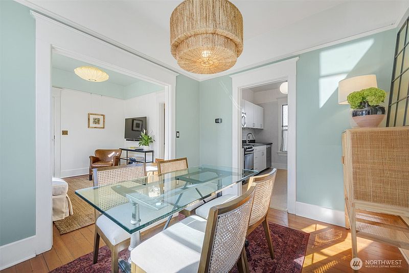 5th image of 2614 E John Street