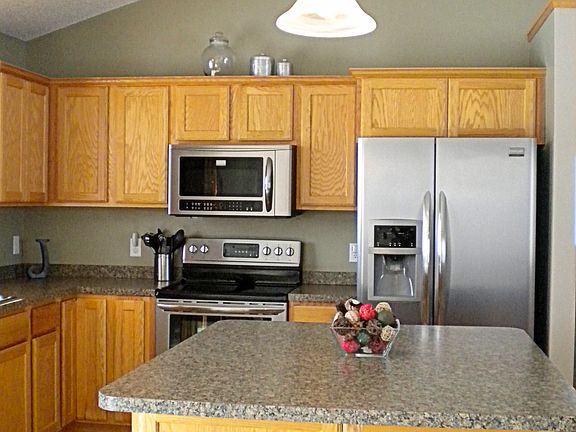 4th image of 905 Wendover St NE