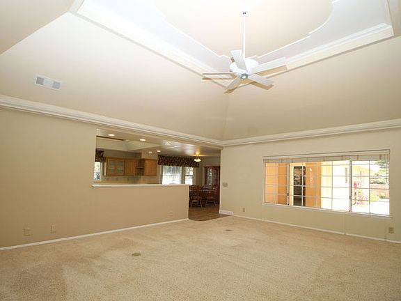 5th image of 880 Amethyst Dr