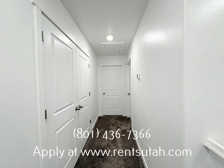 647 W Raintree Ln — Photo 10