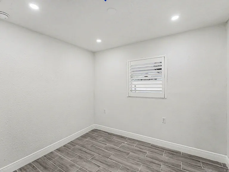 318 Bath St — Photo 19