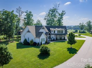 210 Samuel Dr, Mills River, NC 28759