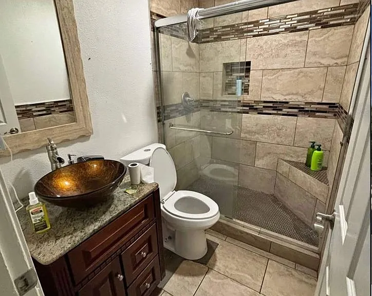 4025 E Saint Charles Ave — Photo 3