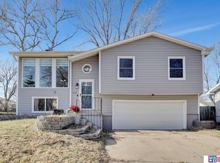 6131 NW 11th St, Lincoln, NE 68521