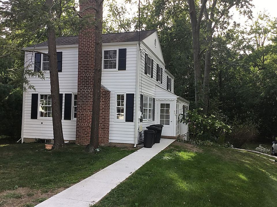 2nd image of 864 Webster Ave