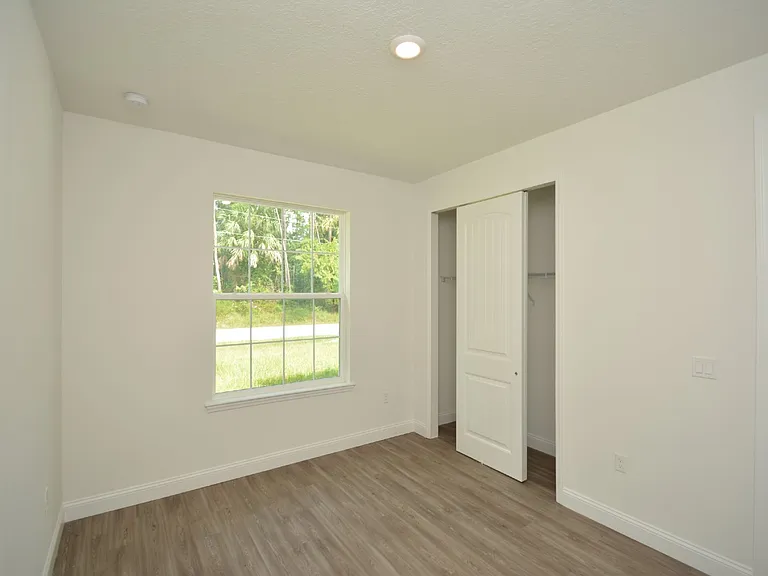 102 Brittany Ln — Photo 5