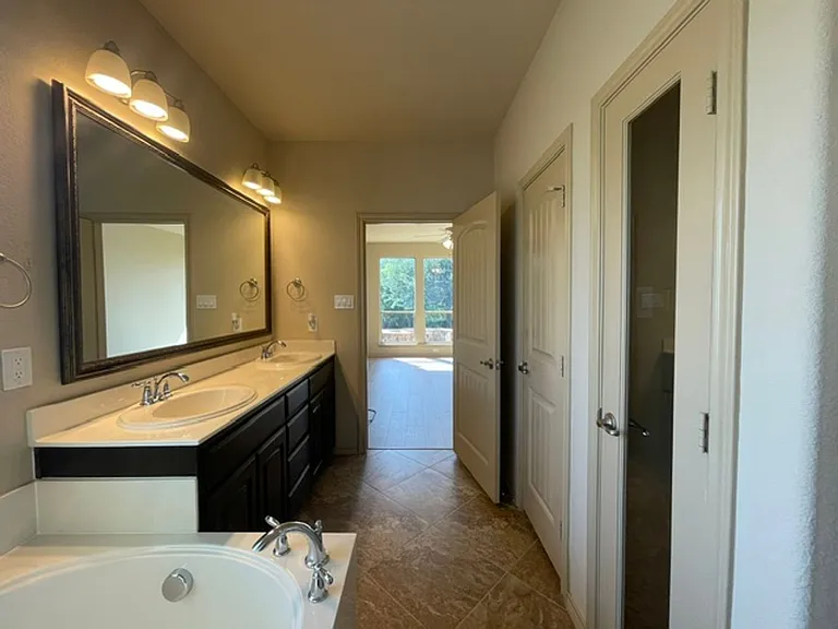 4605 Hidden Meadows Trl — Photo 15
