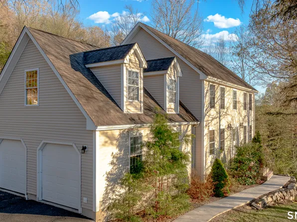 110 Oakwood Circle, Bristol, CT 06010