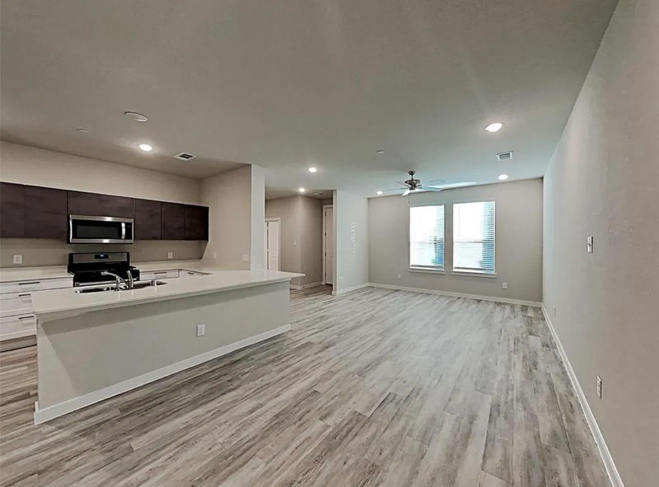 4 bed, 2.5 bath, 1900 sqft, $2,200 — Photo 4