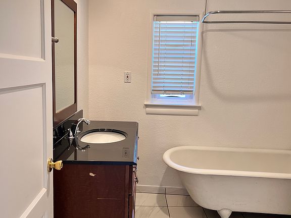5th image of 144 San Lorenzo Ave APT 1