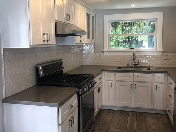 Grey quartz countertops - tile kitchen floor