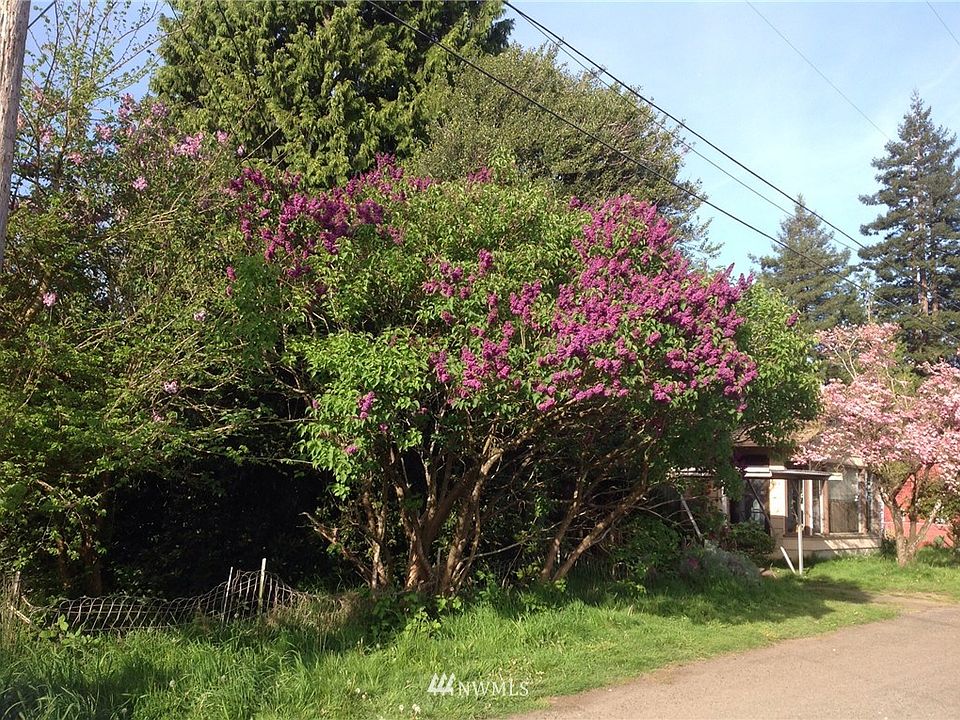 1st image of 813 Coweeman Lane