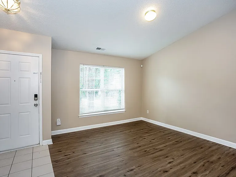 1028 Jordans Pond Ln — Photo 8