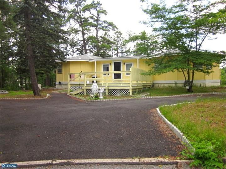 1st image of 20 Ellen Dr
