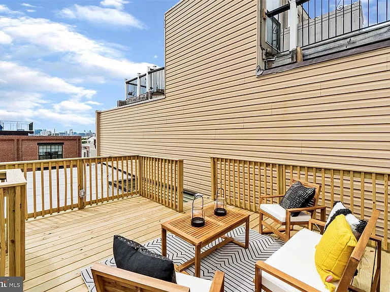 1013 S Baylis St — Photo 46