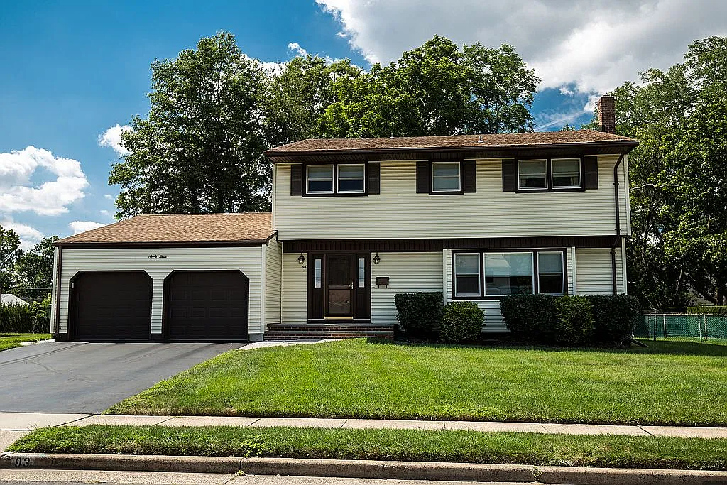 93 Beechwood Ave photo 1