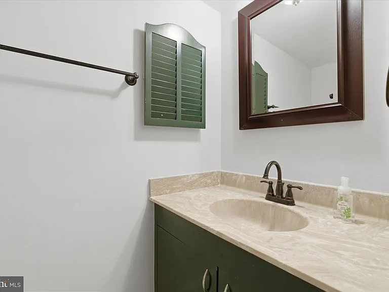 1433 McLean Mews Ct — Photo 42