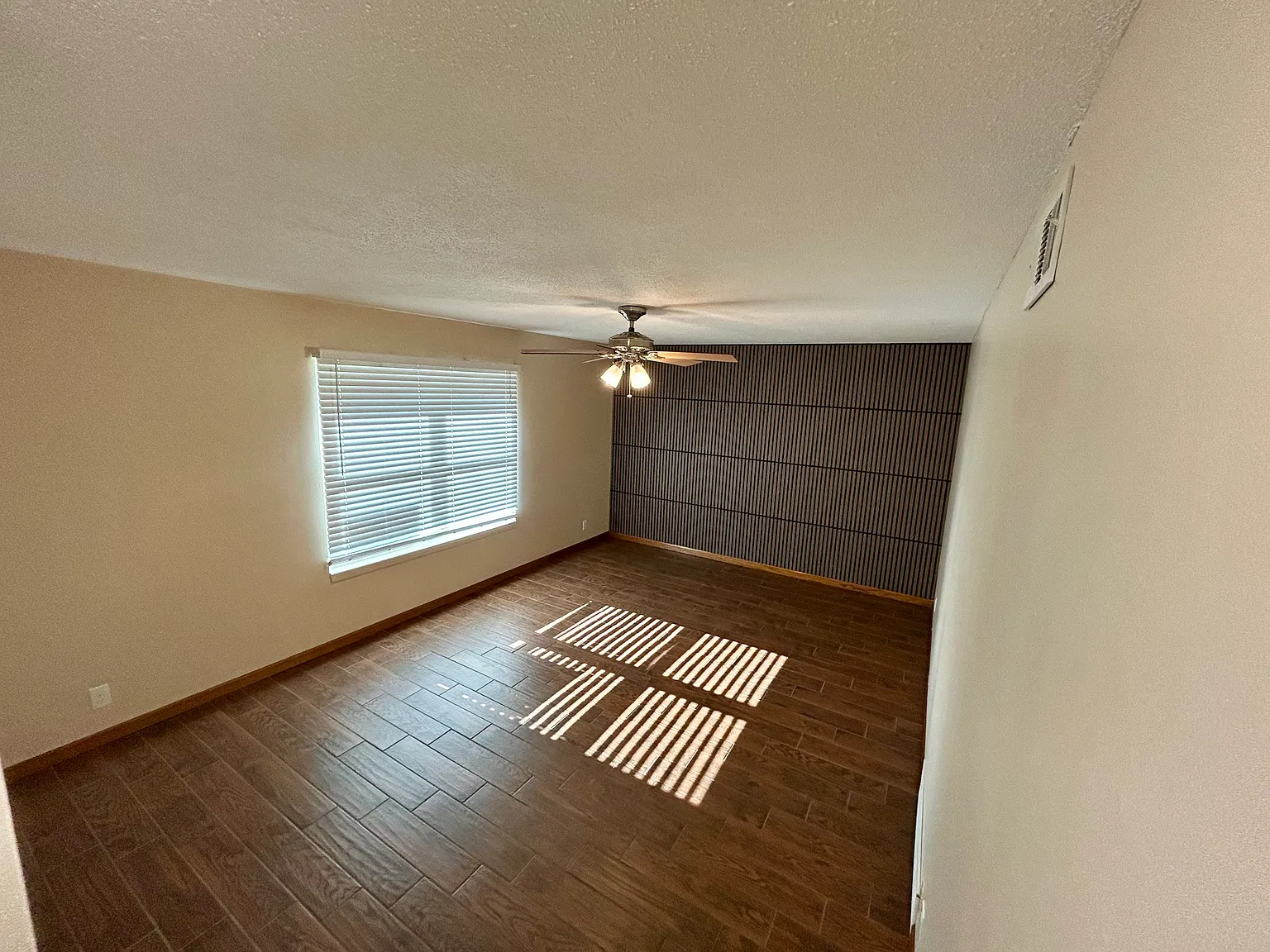 1 bed, 850 sqft, $1,150 — Photo 3