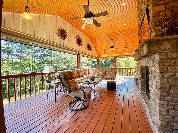 3rd image of 3747 Harrison Ln