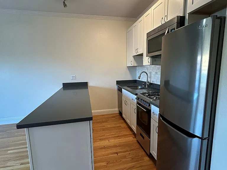 1206 Valencia St #6 — Photo 3