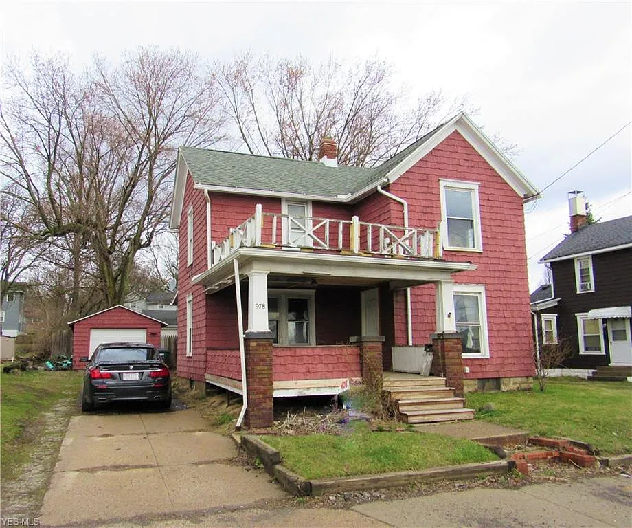 978 Wooster Rd N photo 1