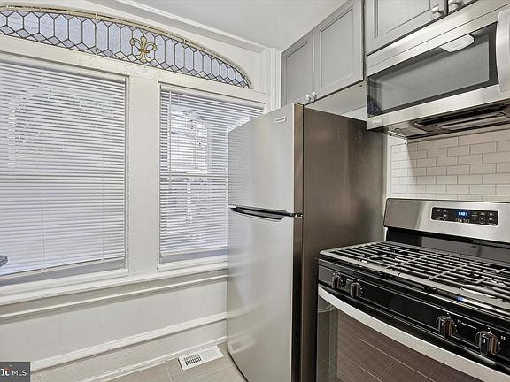 3rd image of 236 Buckingham Pl