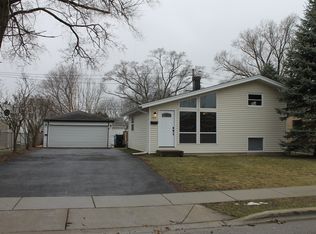 129 Golfview Ln, Carpentersville, IL