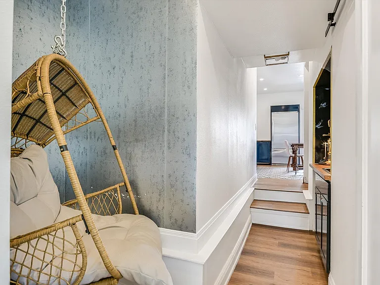 1300 Navasota St — Photo 18