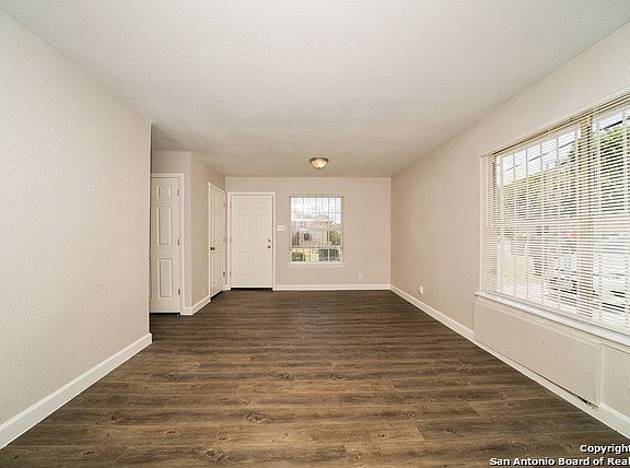 3rd image of 640 Morningview Dr