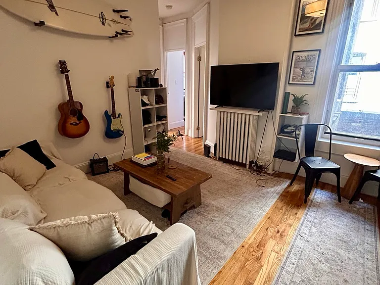 200 Waverly Pl #11 — Photo 1