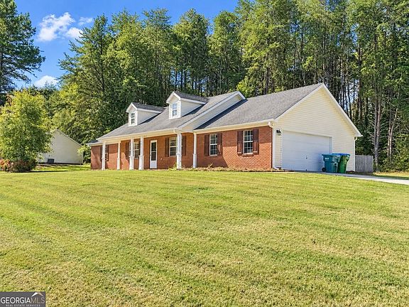 4th image of 302 Lacebark Ln