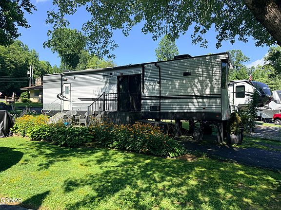 4th image of 4229 E Pkwy #156