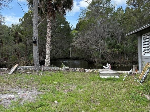 16 Palm Dr, Yankeetown, FL 34498