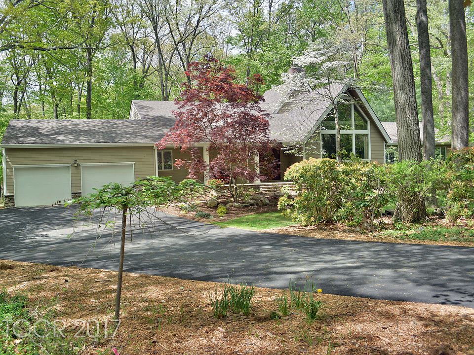 1st image of 19 Knollwood Dr