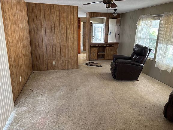 5th image of 225 Greenhaven Rd W