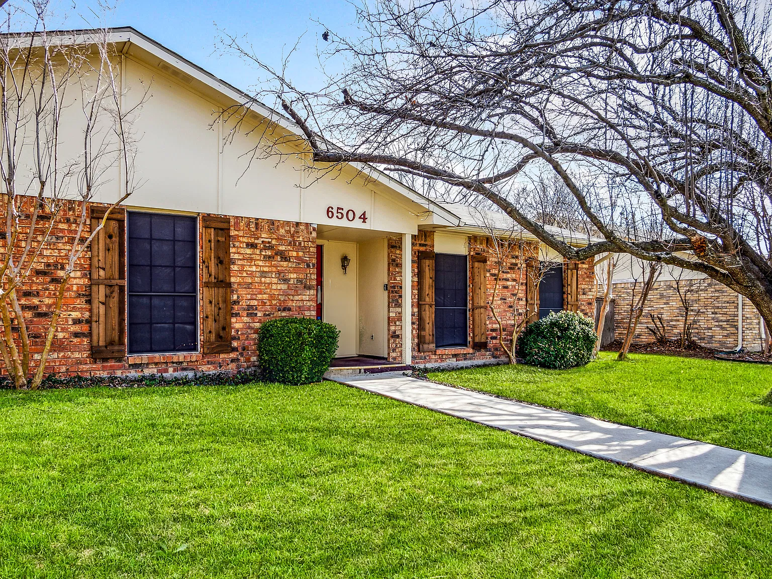 4 bed, 2113 sqft, $585 — Photo 1