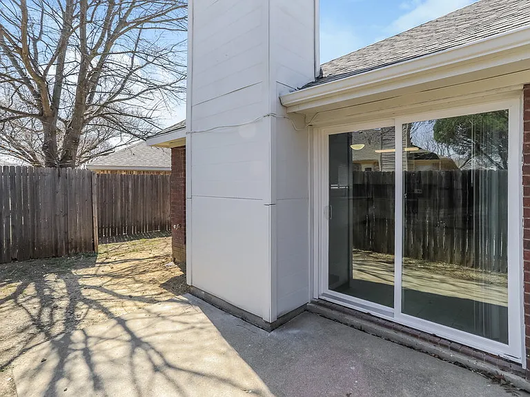 6936 Bentley Ave — Photo 16