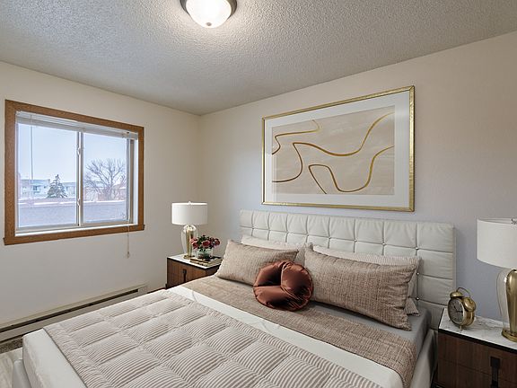 Fargo, ND Crescent Park Apartments | Bedroom