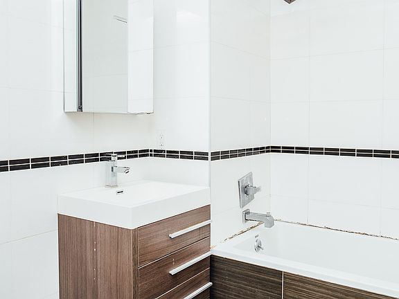 4th image of 1100 De Kalb Ave #1B