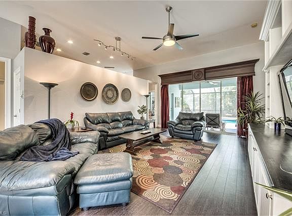 3rd image of 130 18th Ave NW