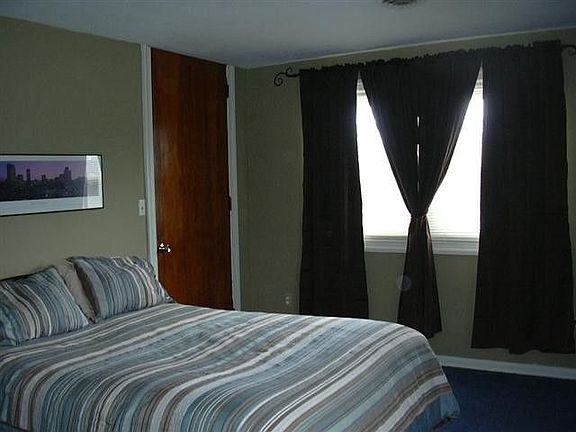 3rd image of 315 Barnett Dr