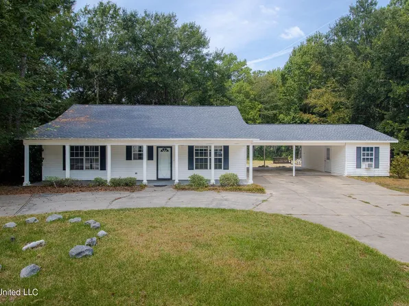 1545 Barracuda Dr, Gautier, MS 39553