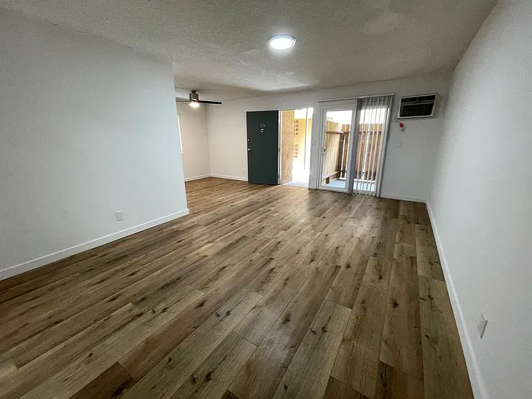 20353 Saticoy St — Photo 12