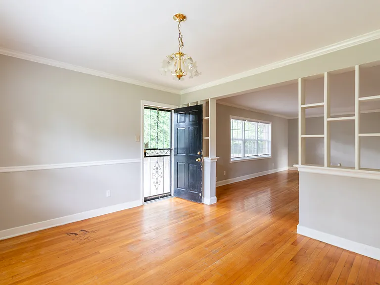 376 N Graham St — Photo 11