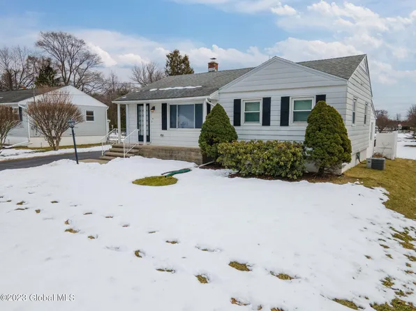 12 Knauf Lane, Loudonville, NY 12211