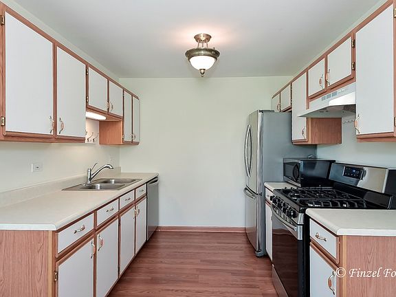 4th image of 1022 Berkshire Ct APT A