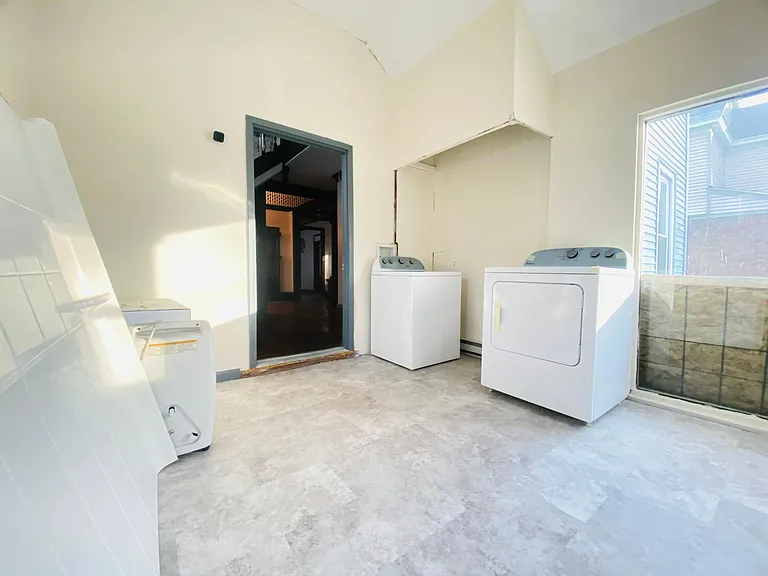 1337 Madison St #A — Photo 49