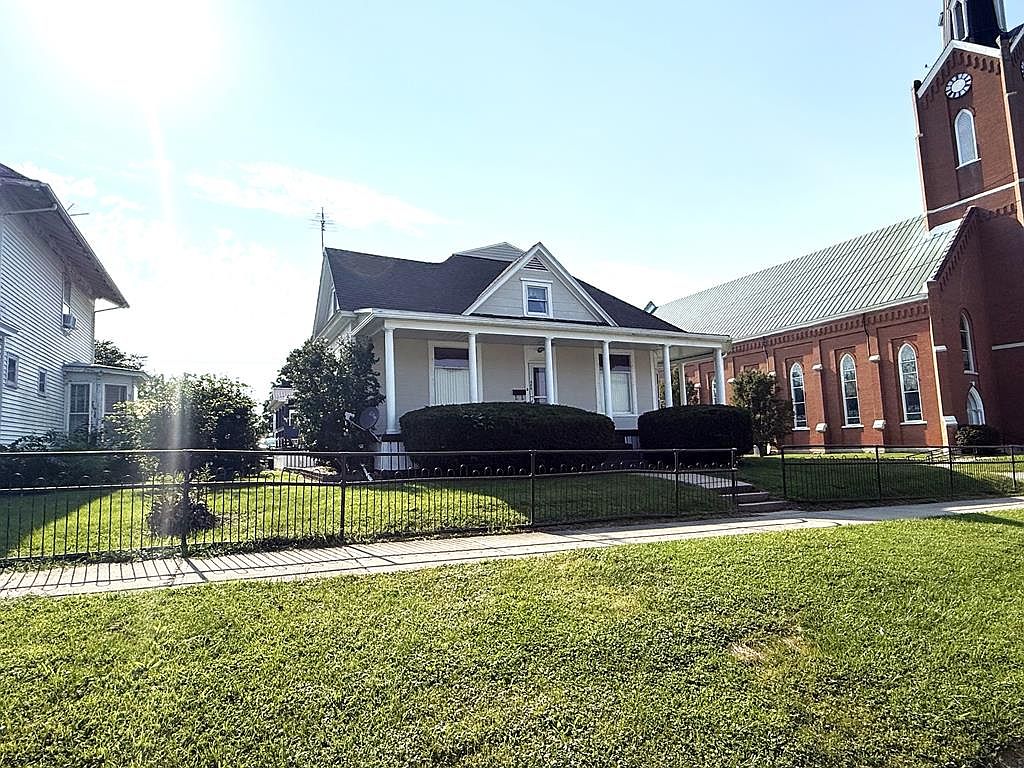 409 N Main St, Edina, MO 63537 | MLS #42075 | Zillow