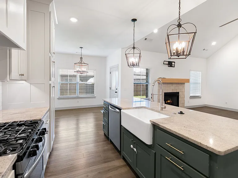 1001 Laux Ln — Photo 6