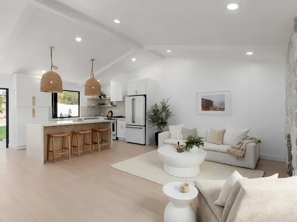 1914 Laurel Rd, Oceanside, CA 92054
